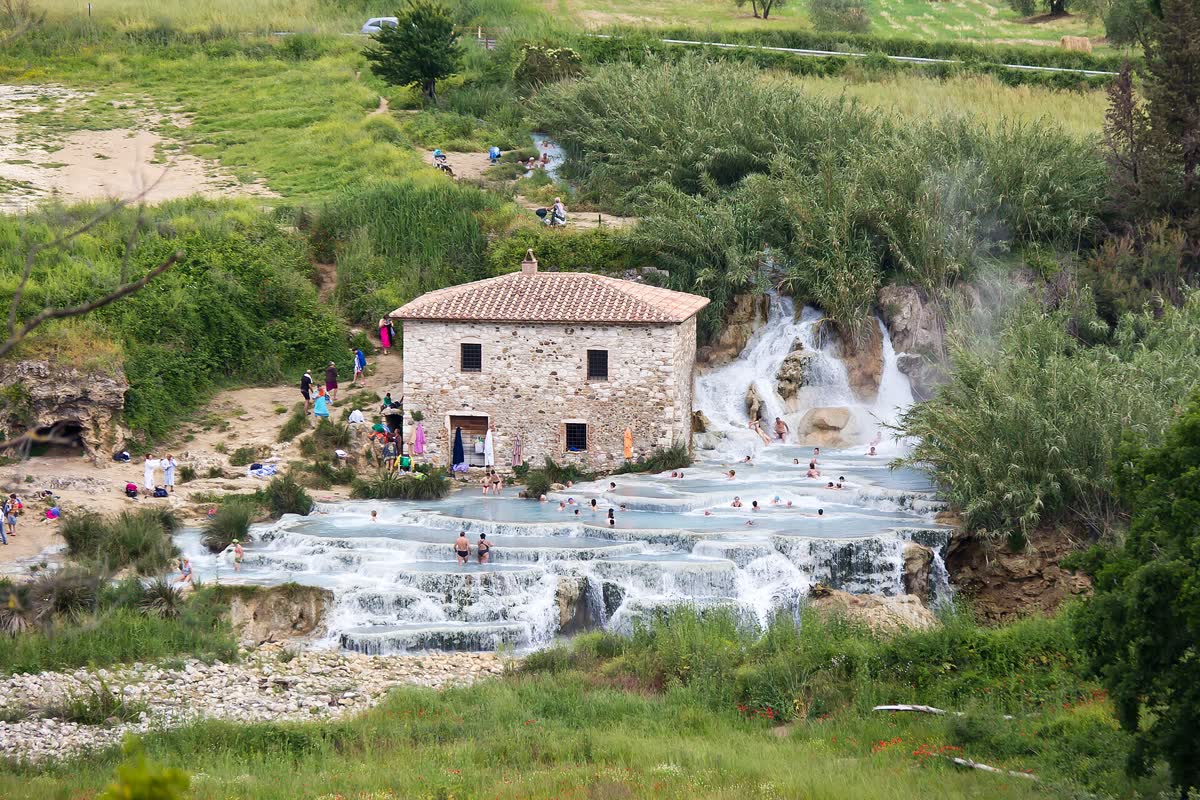Saturnia โ Cascate del Mulino hot spring