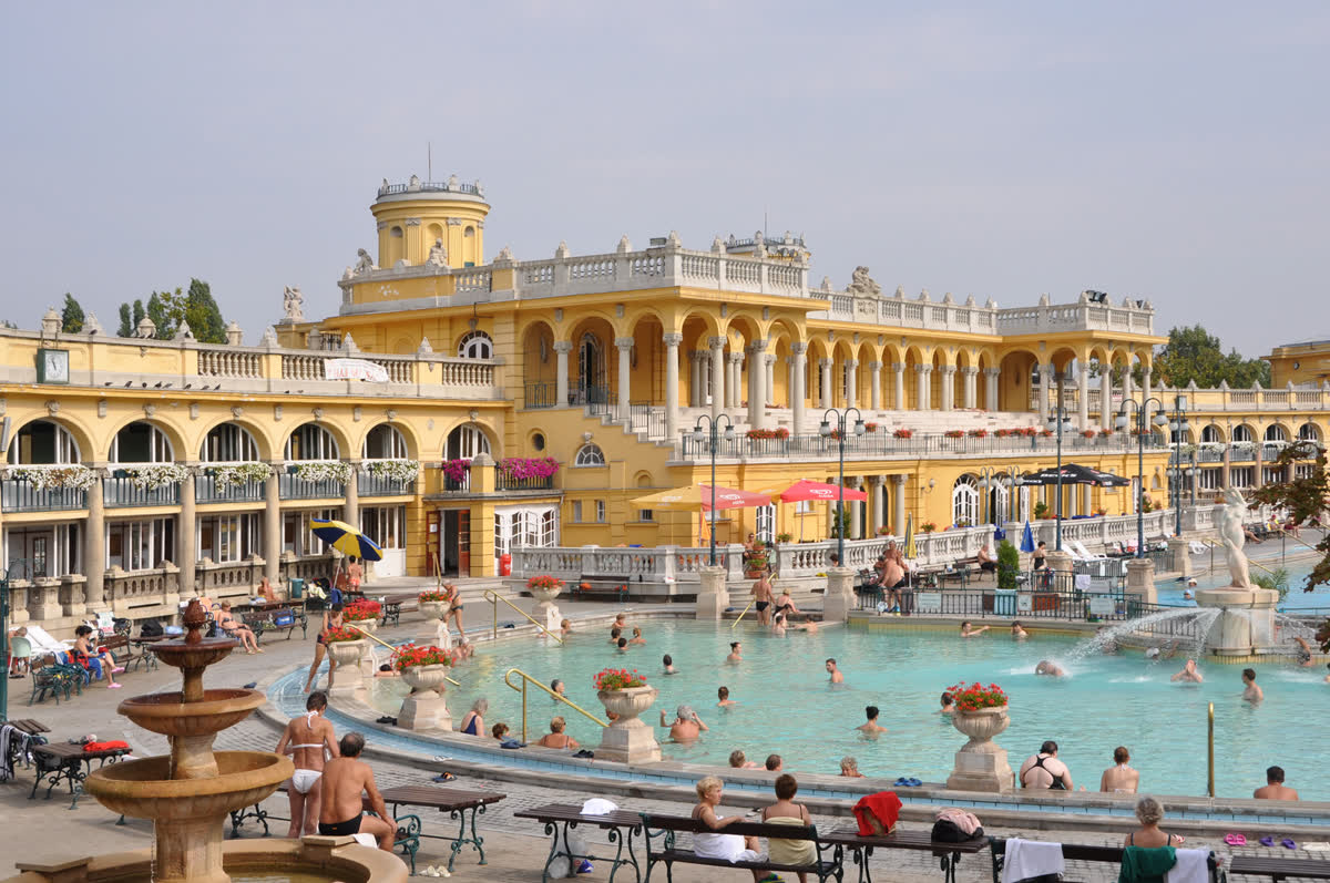 Szรฉchenyi Baths hot spring